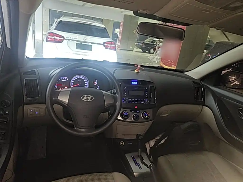 Hyundai Elantra 2014 — фото 10