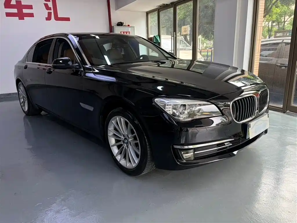 BMW 7 Series 2013 — фото 1