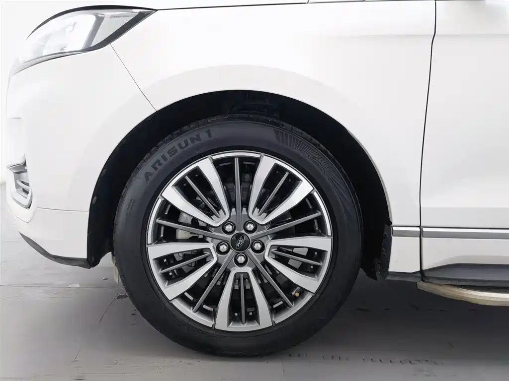 Ford Edge 2022 — фото 17