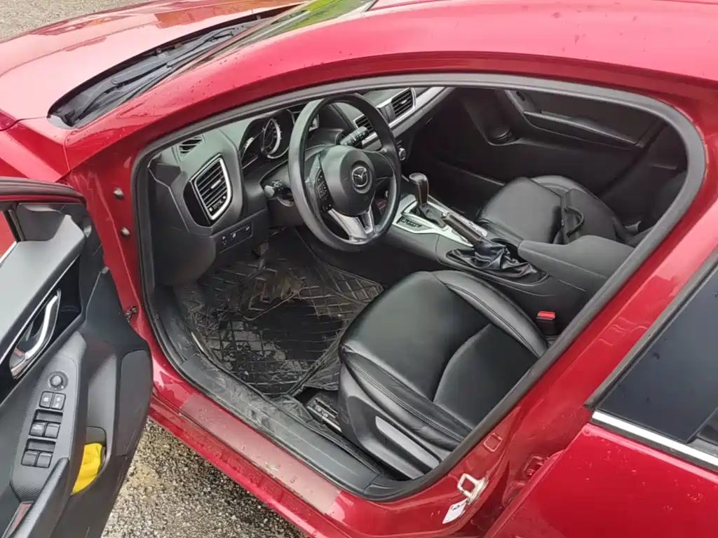 Mazda 3 Axela 2016 — фото 16