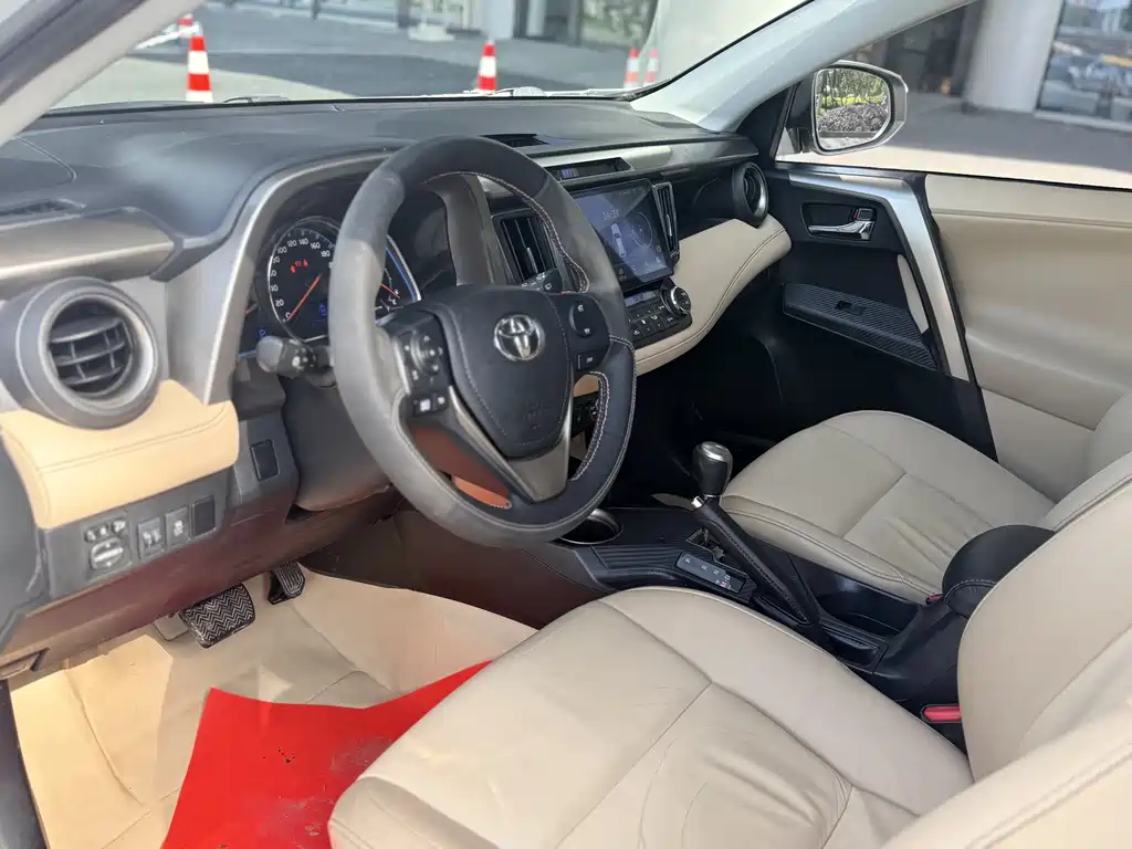 Toyota RAV4 2015 — фото 12