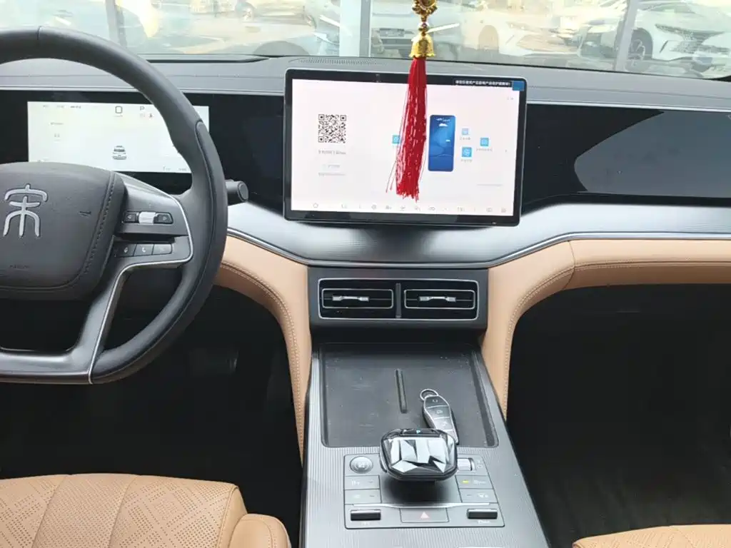 BYD L DM-i 2024 — фото 13