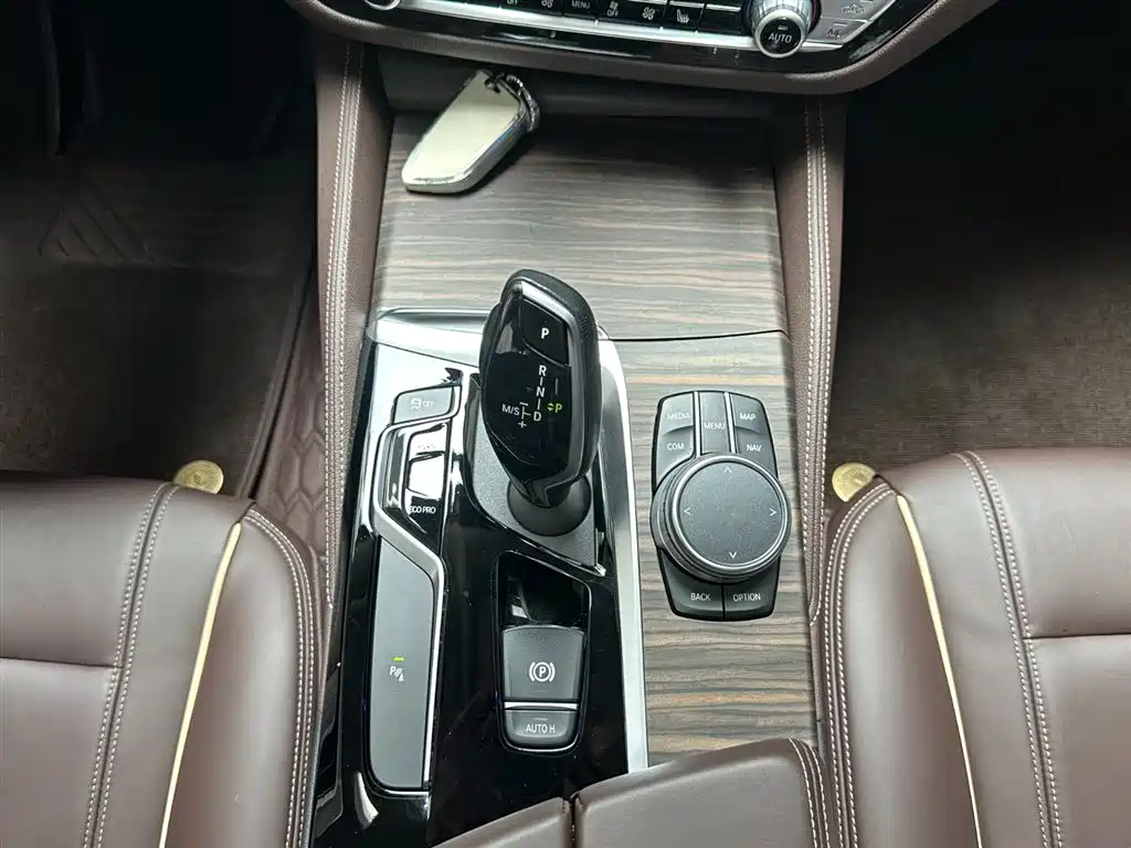 BMW 5 Series 2020 — фото 15