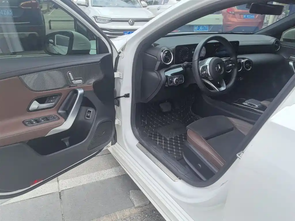 Mercedes-Benz A-Class 2019 — фото 16