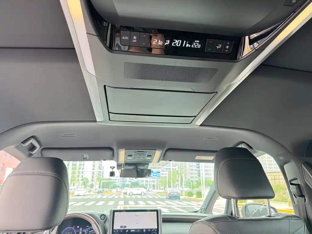 Toyota Alphard 2024 — фото 20