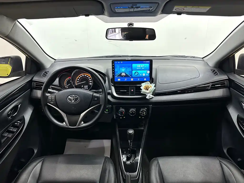Toyota Yaris L 2022 — фото 13