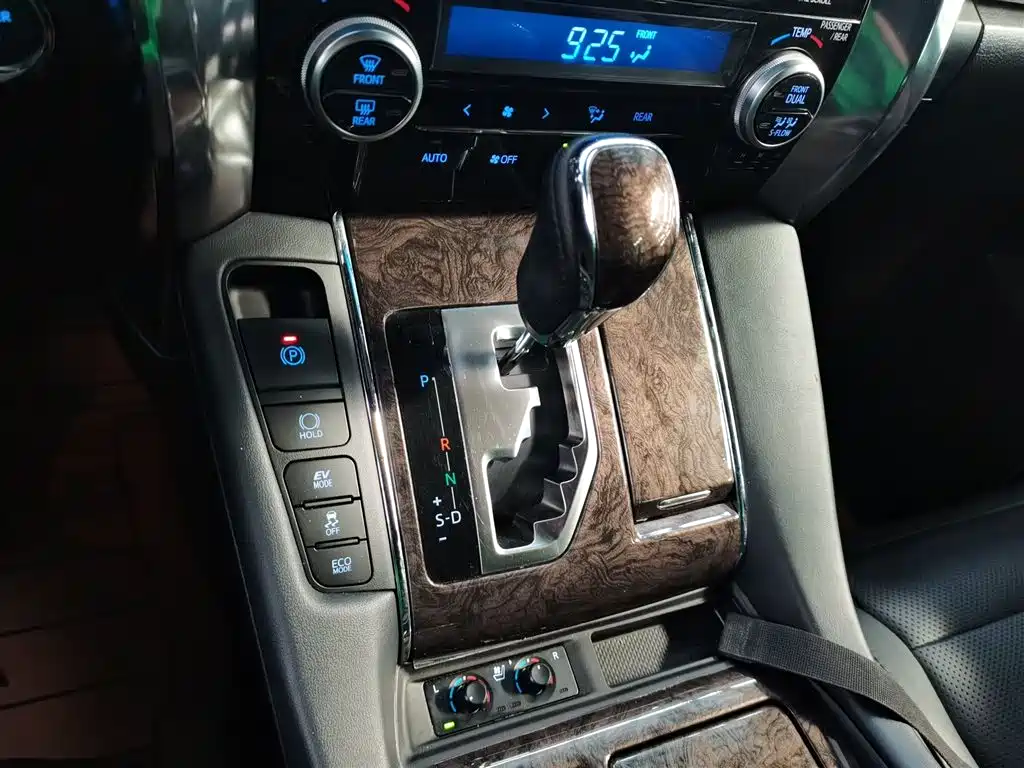 Toyota Vellfire 2021 — фото 10