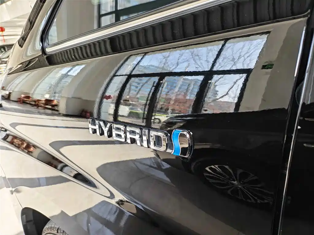 Toyota Vellfire 2022 — фото 11