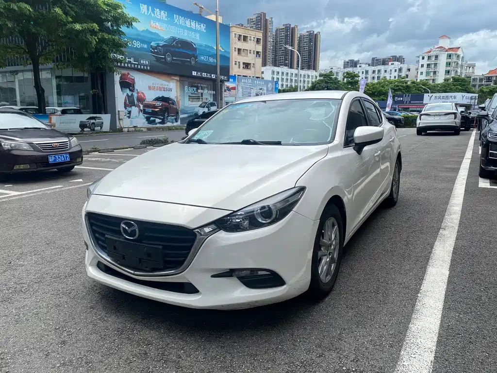 Mazda 3 Axela 2017 — фото 1