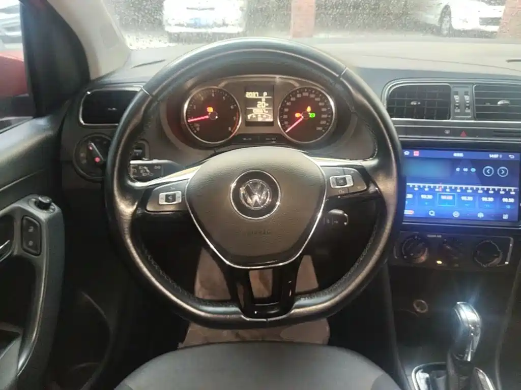 Volkswagen Polo 2017 — фото 11