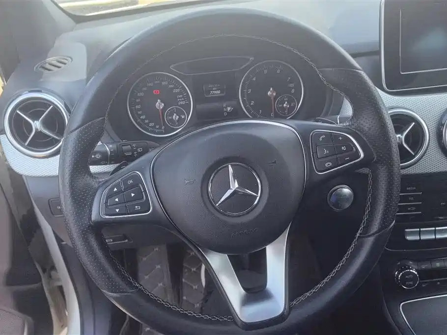 Mercedes-Benz B-Class 2016 — фото 15
