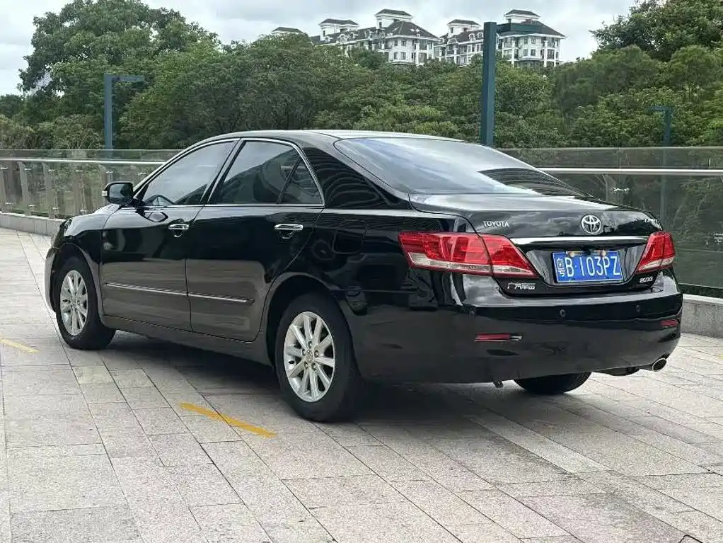 Toyota Camry 2010 — фото 8