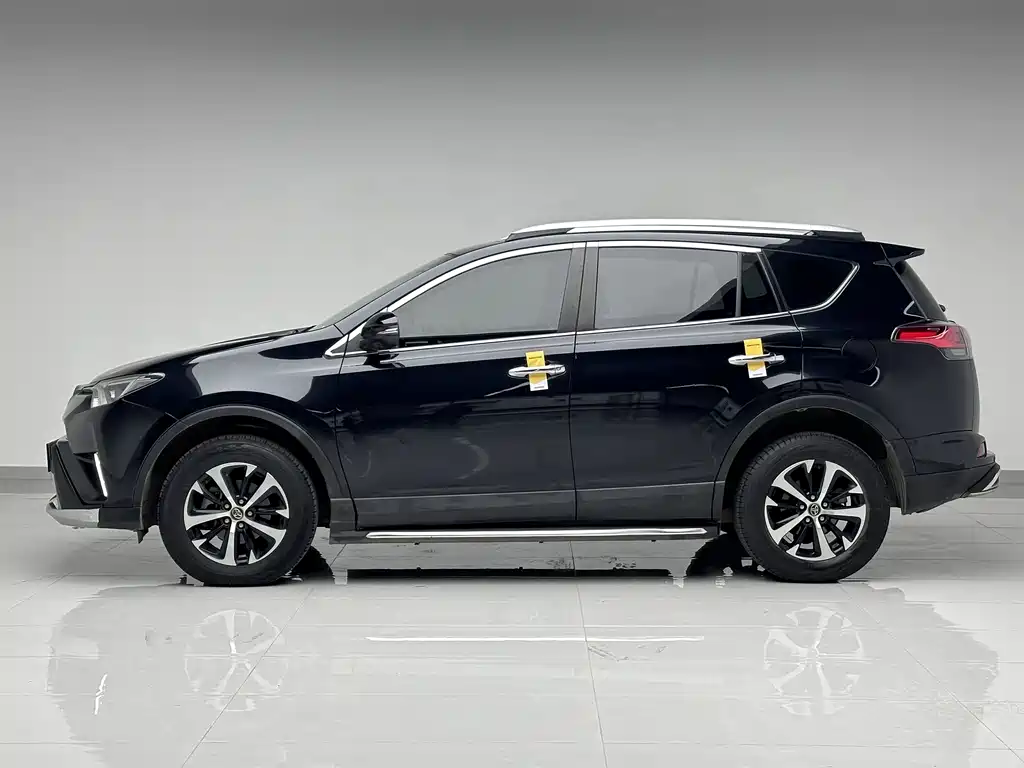 Toyota RAV4 2019 — фото 8