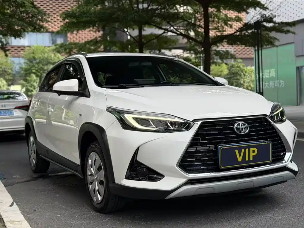 Toyota Yaris L 2023 — фото 1