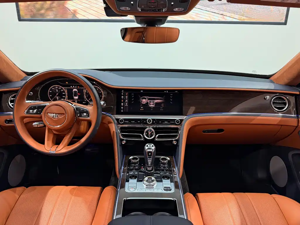 Bentley Flying Spur 2024 — фото 7