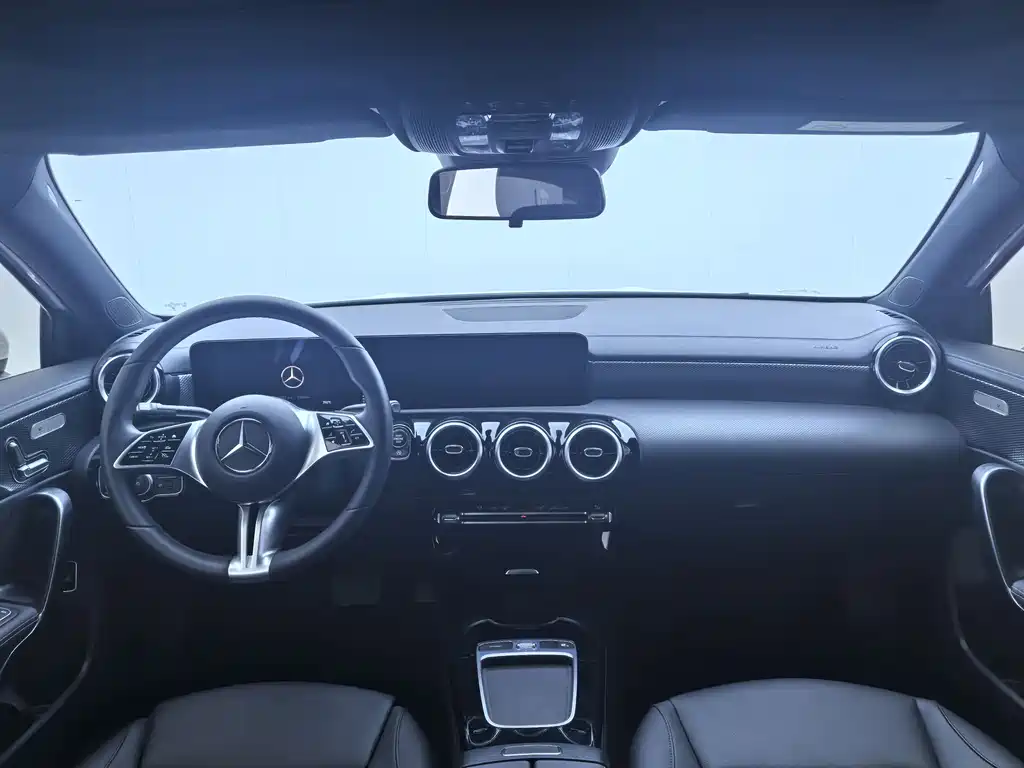 Mercedes-Benz A-Class 2024 — фото 6