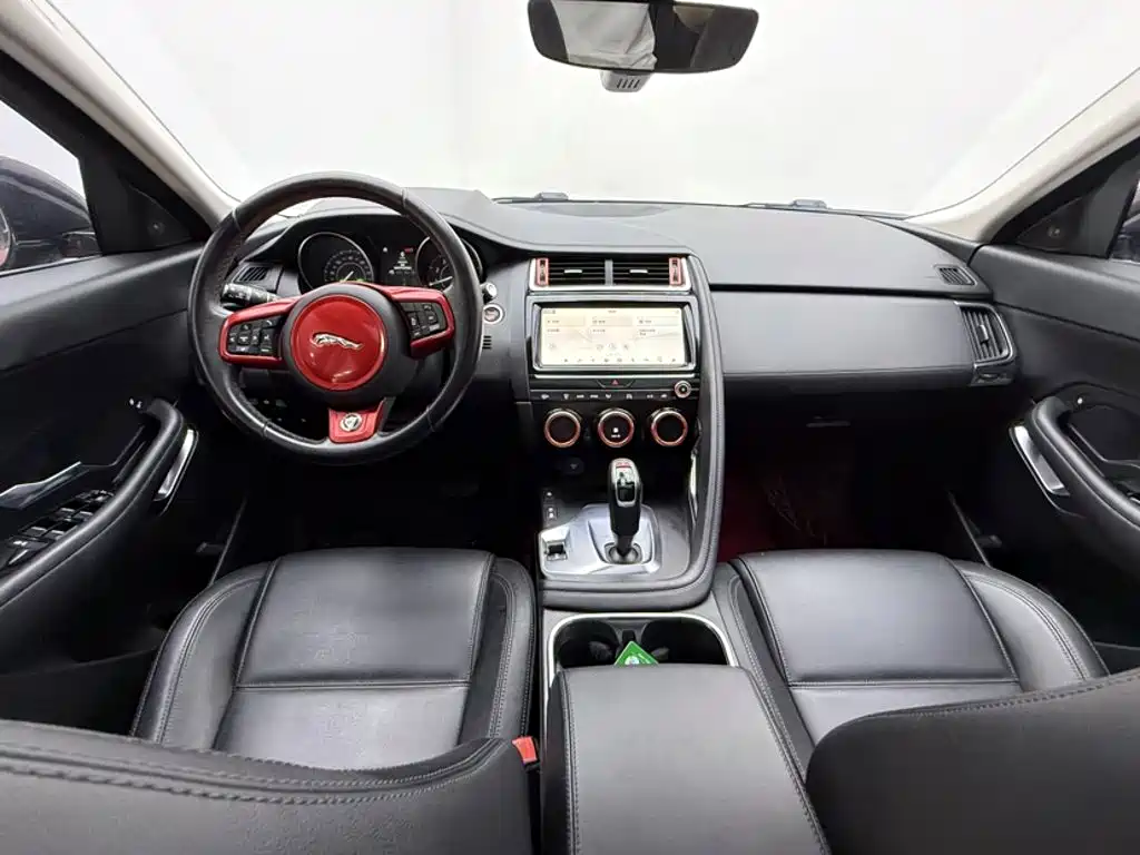 Jaguar E-PACE 2019 — фото 13