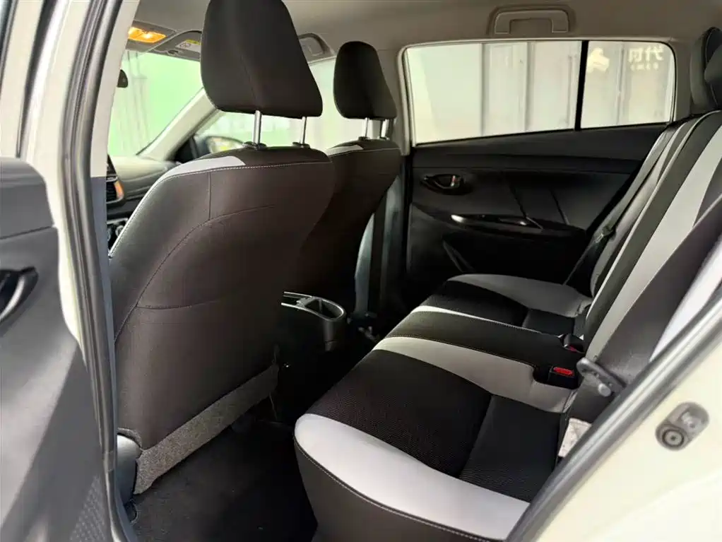 Toyota Yaris L 2023 — фото 14