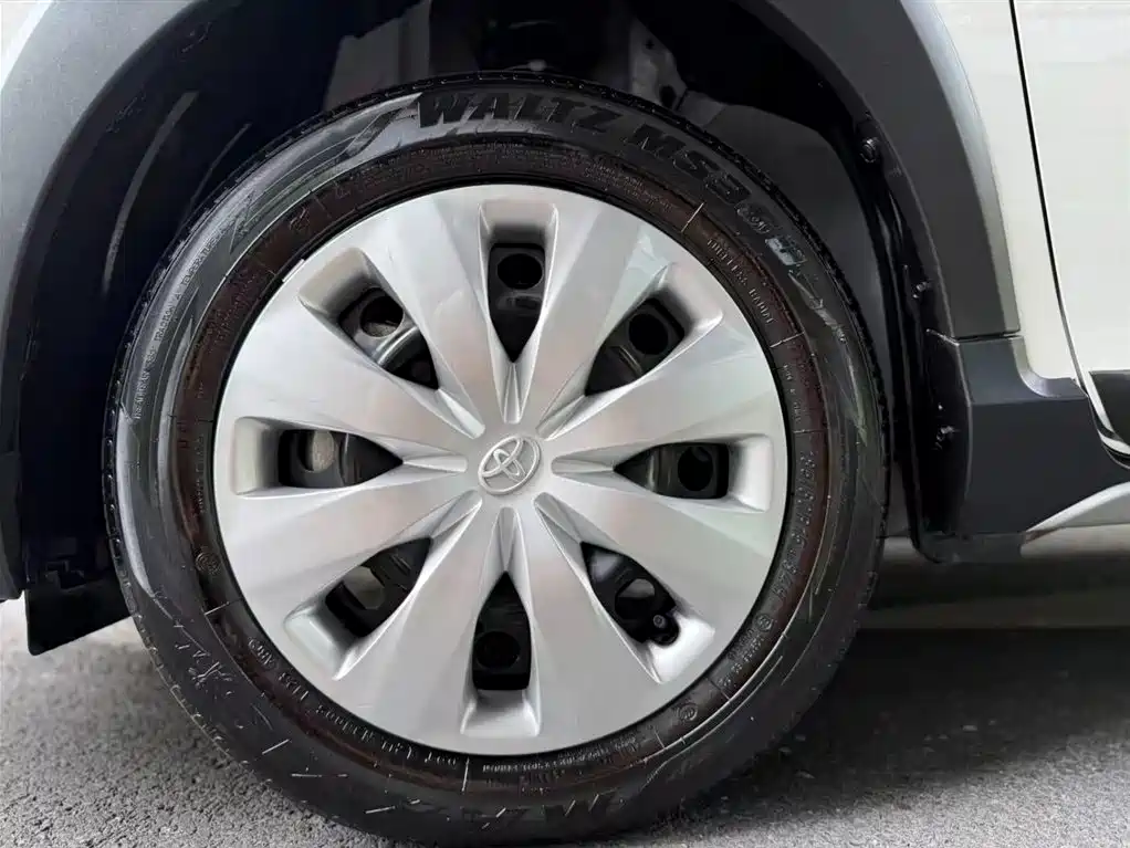 Toyota Yaris L 2023 — фото 10