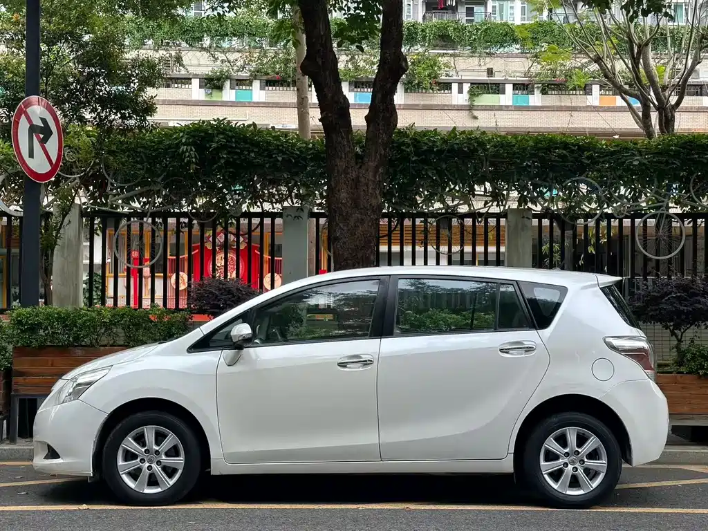 Toyota Verso 2015 — фото 5
