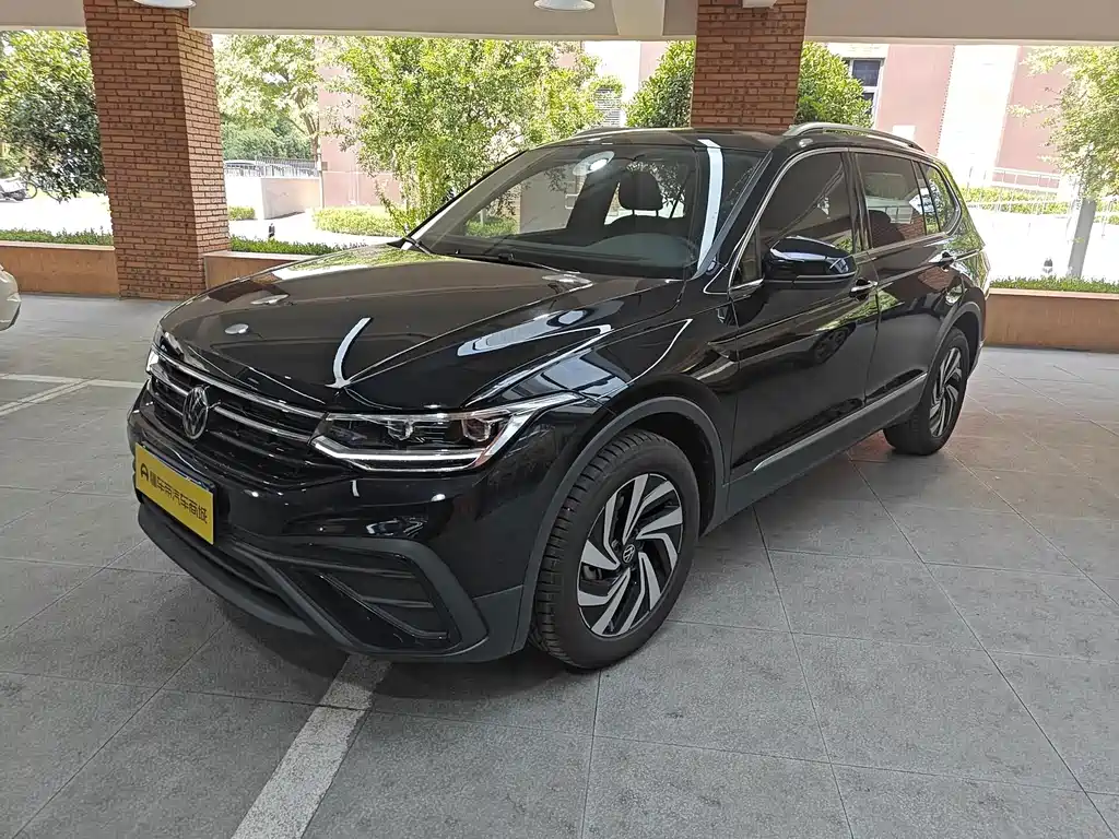 Volkswagen Tiguan L 2025 — фото 1