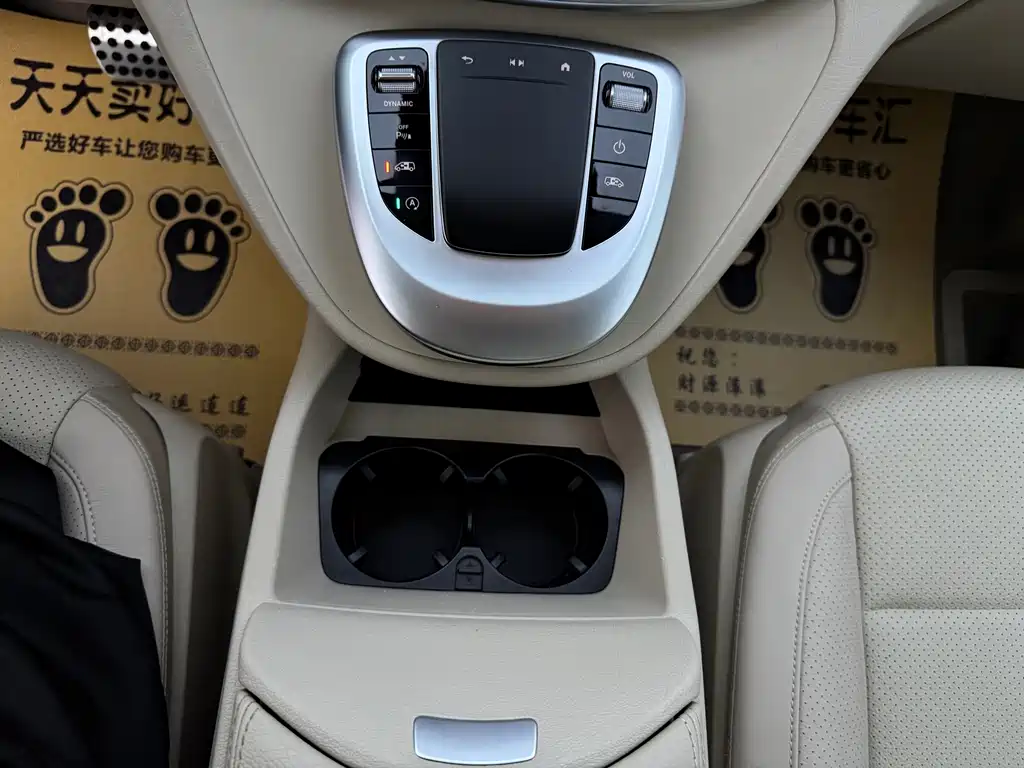 Mercedes-Benz V-Class 2022 — фото 24