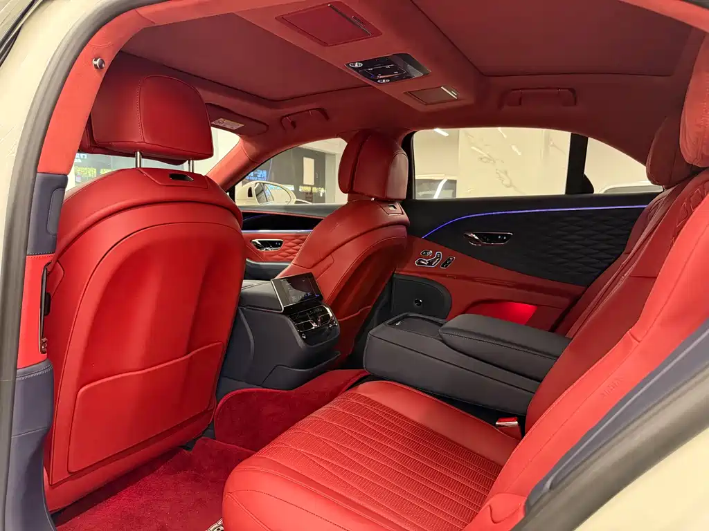 Bentley Flying Spur 2023 — фото 14