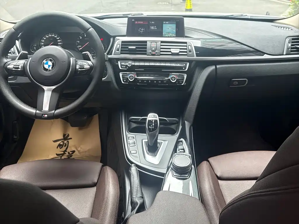 BMW 3 Series 2018 — фото 10