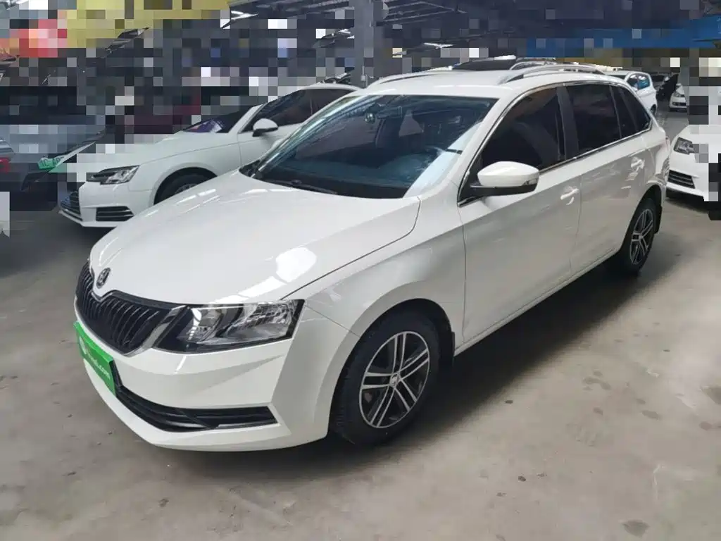 Skoda Rapid Spaceback 2018 — фото 1