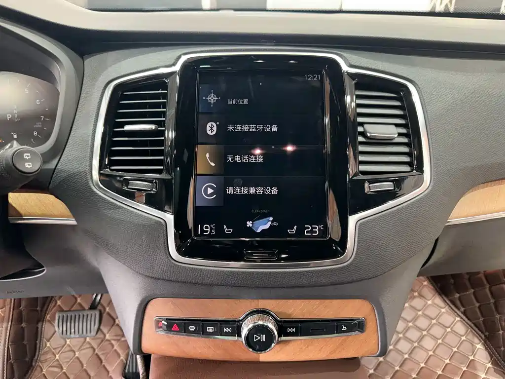 Volvo XC90 2021 — фото 17