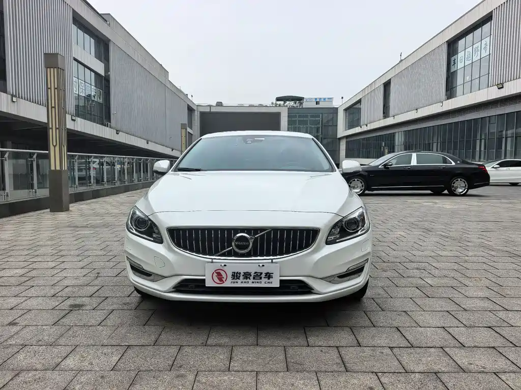 Volvo S60 2019 — фото 2