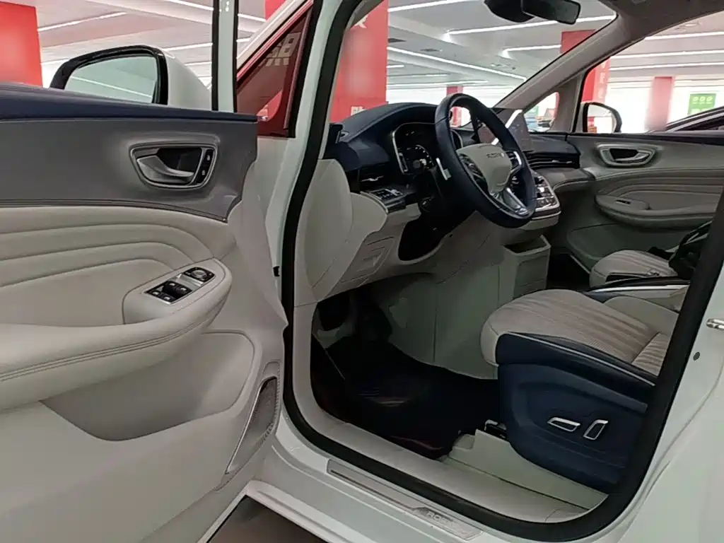 Roewe iMAX8 2021 — фото 16