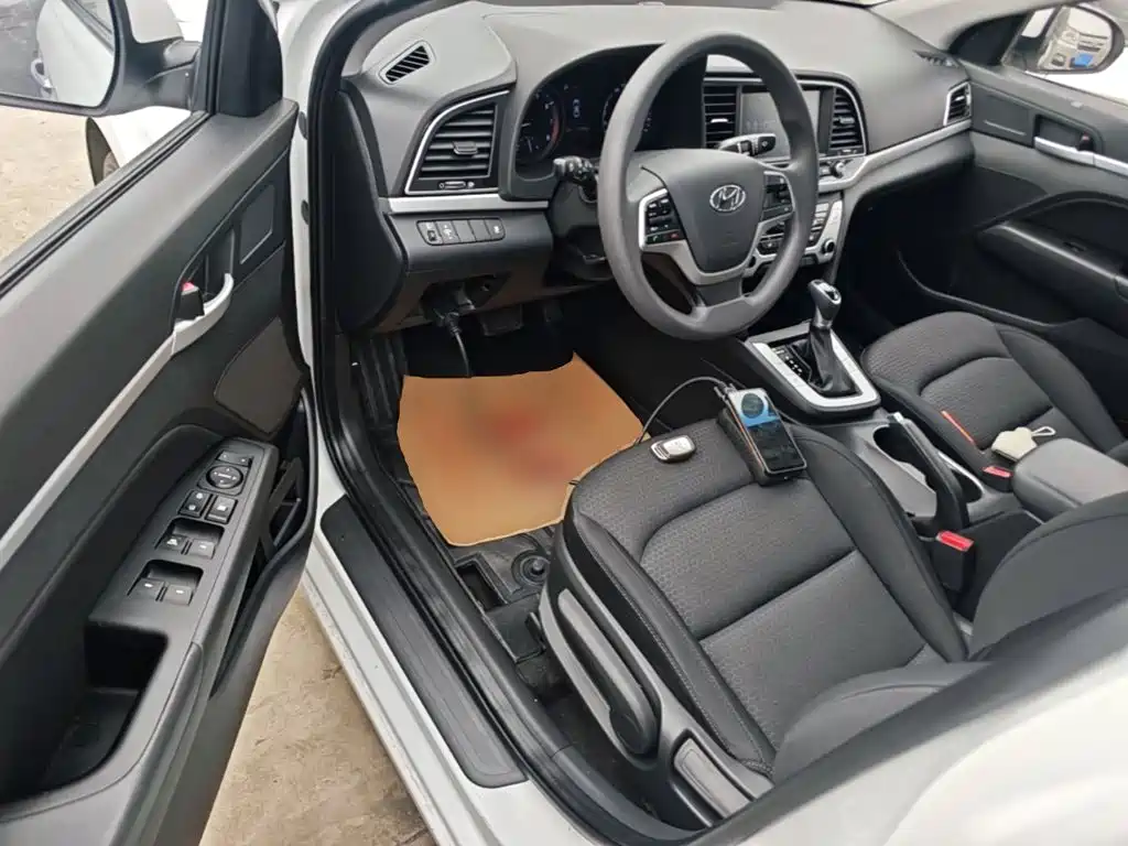 Hyundai Elantra 2019 — фото 16