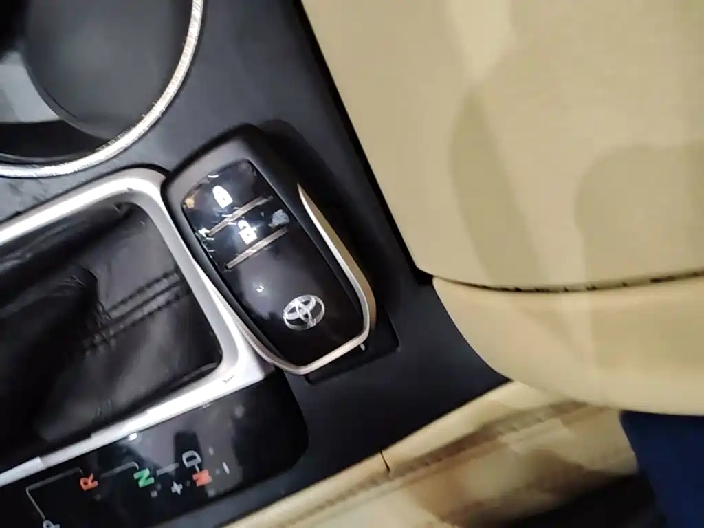 Toyota Highlander 2015 — фото 9