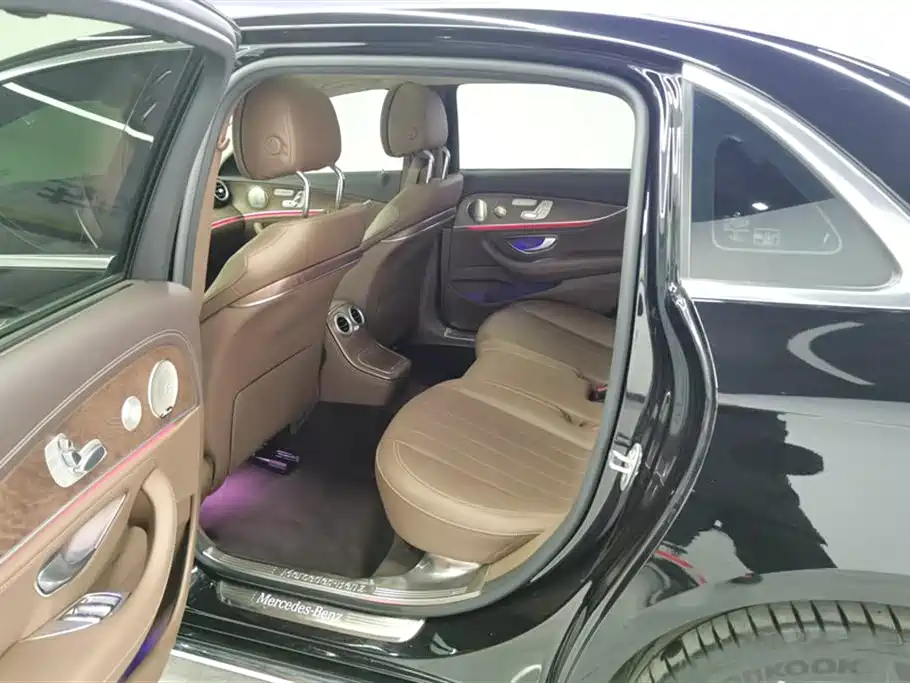 Mercedes-Benz E-Class 2023 — фото 9