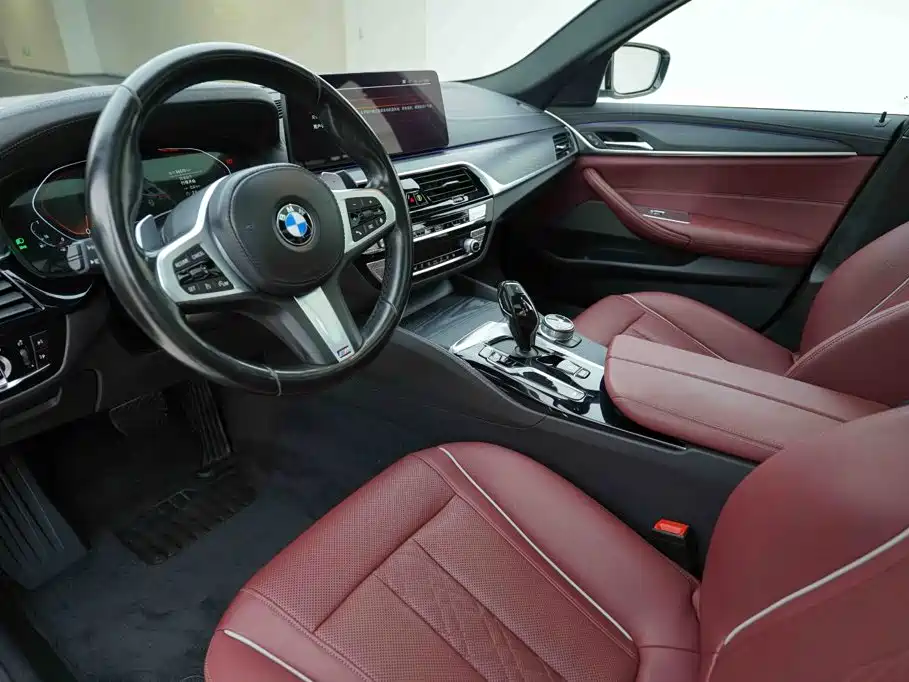 BMW 5 Series 2021 — фото 10