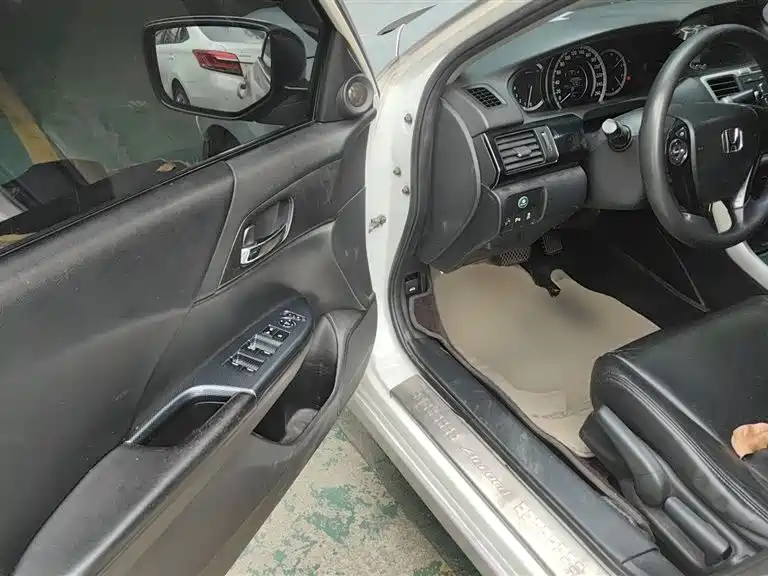 Honda Accord 2014 — фото 16