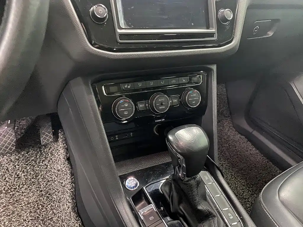 Volkswagen Tiguan L 2018 — фото 11