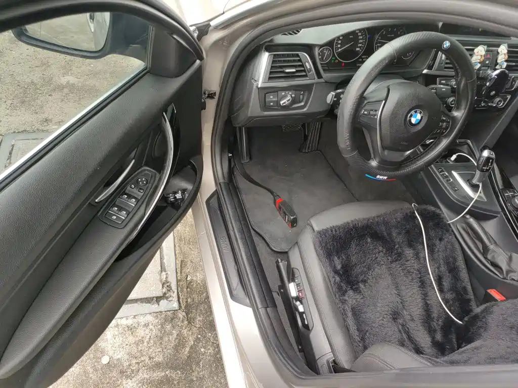 BMW 3 Series 2018 — фото 16