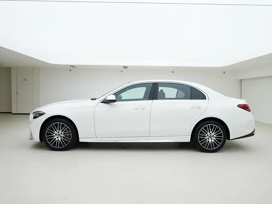 Mercedes-Benz C-Class 2024