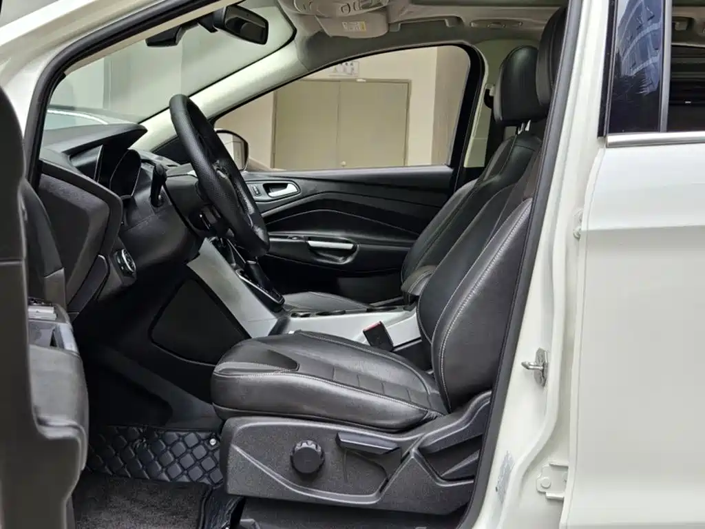 Ford Kuga 2016 — фото 13