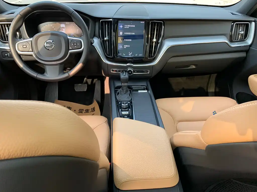 Volvo XC60 2018 — фото 15