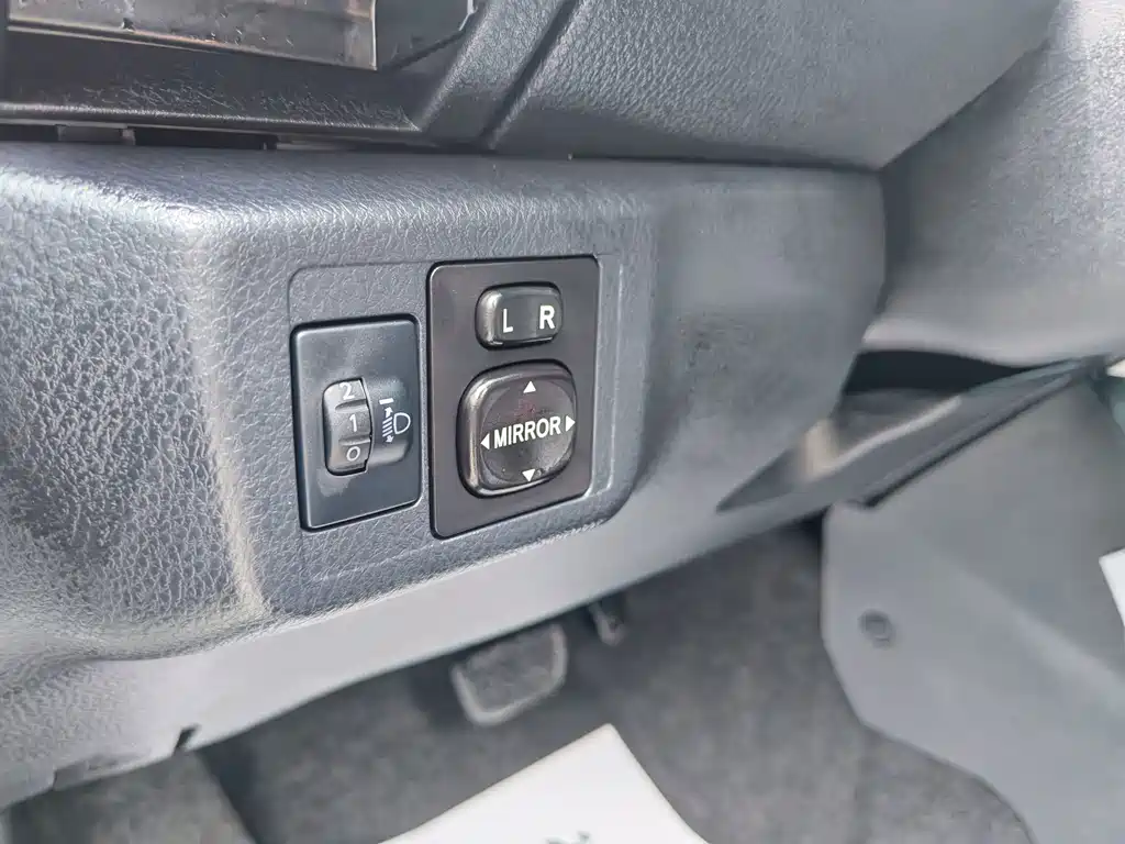 Toyota Yaris L 2023 — фото 13