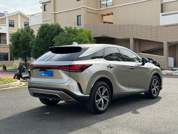Lexus RX 2025