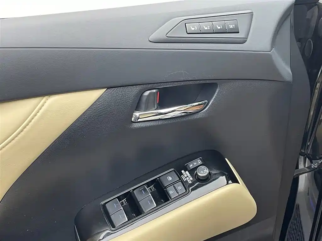 Toyota Alphard 2023 — фото 10