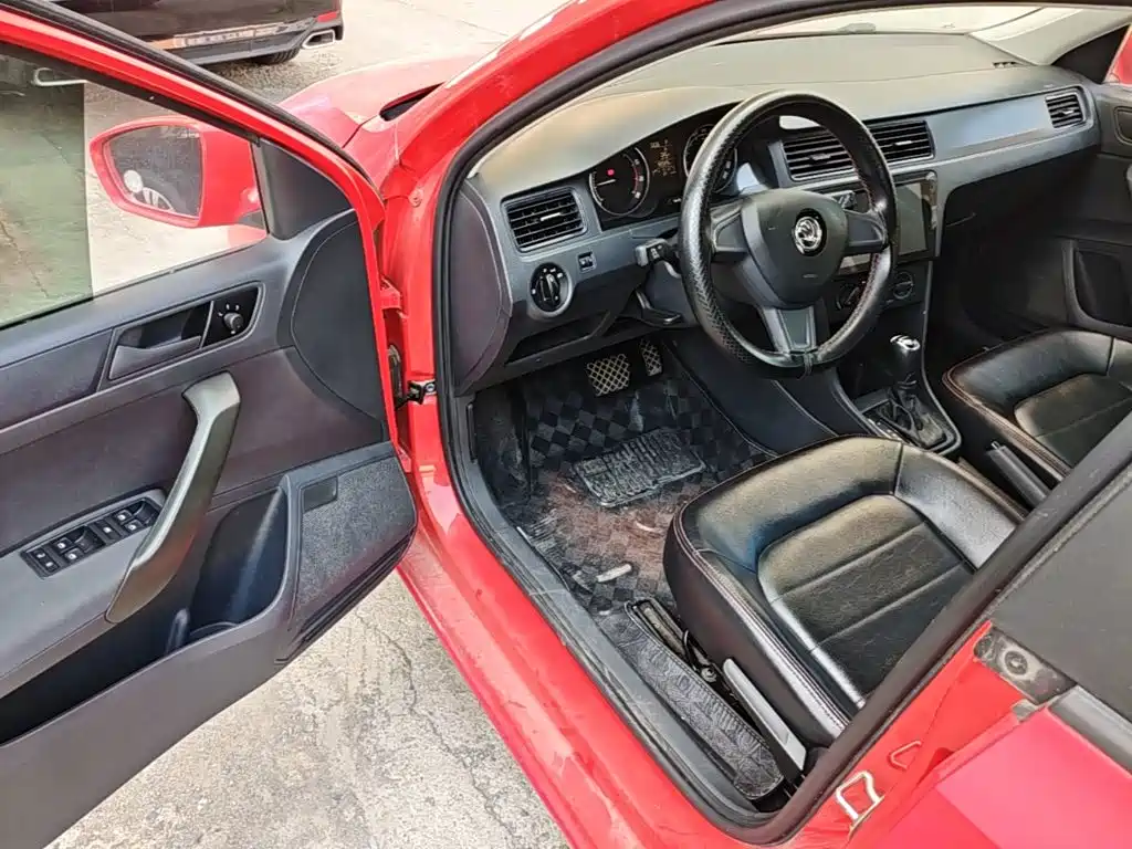 Skoda Rapid Spaceback 2017 — фото 16