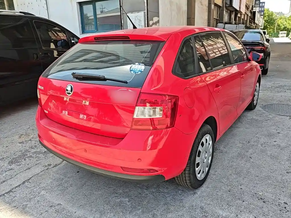 Skoda Rapid Spaceback 2017 — фото 7