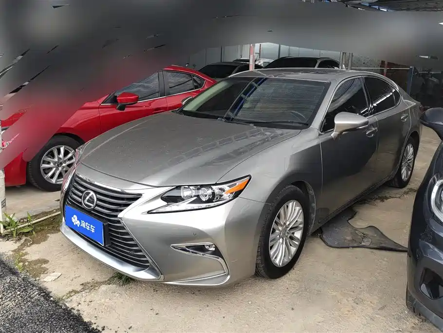 Lexus ES 2017 — фото 1