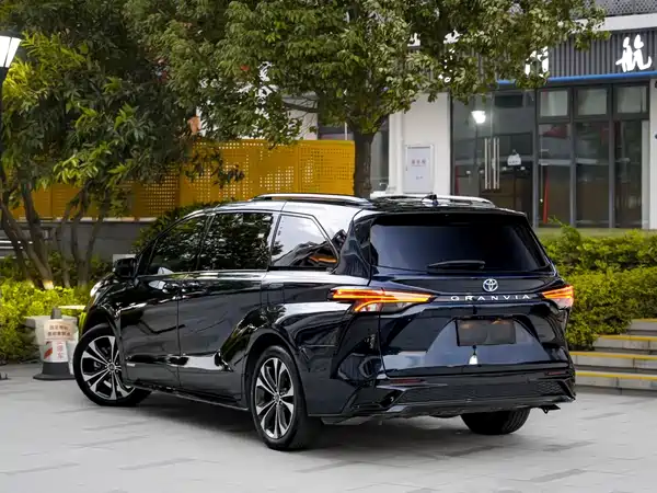 Toyota Granvia 2023