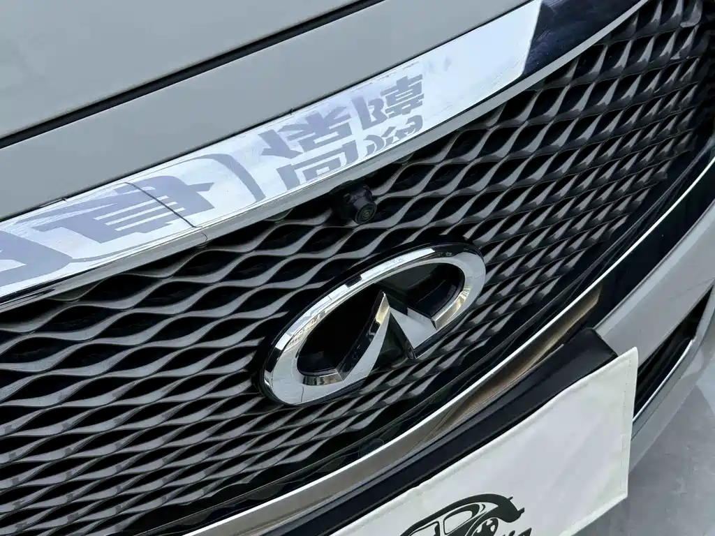 Infiniti Q70 2015